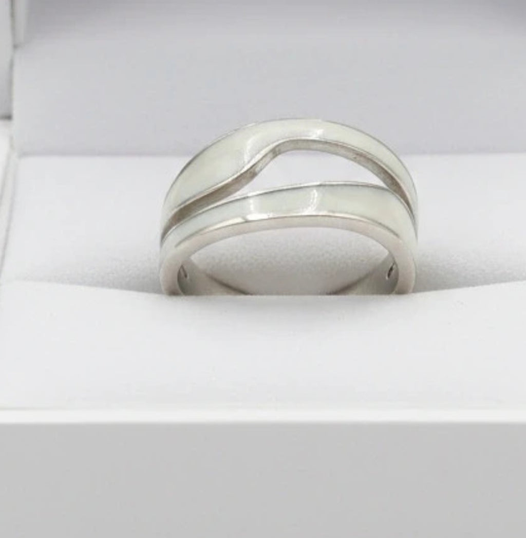 Silver Shell White Wavy Ring