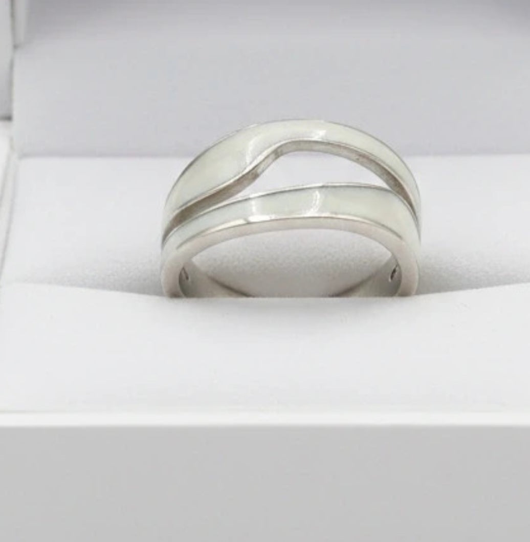 Silver Shell White Wavy Ring