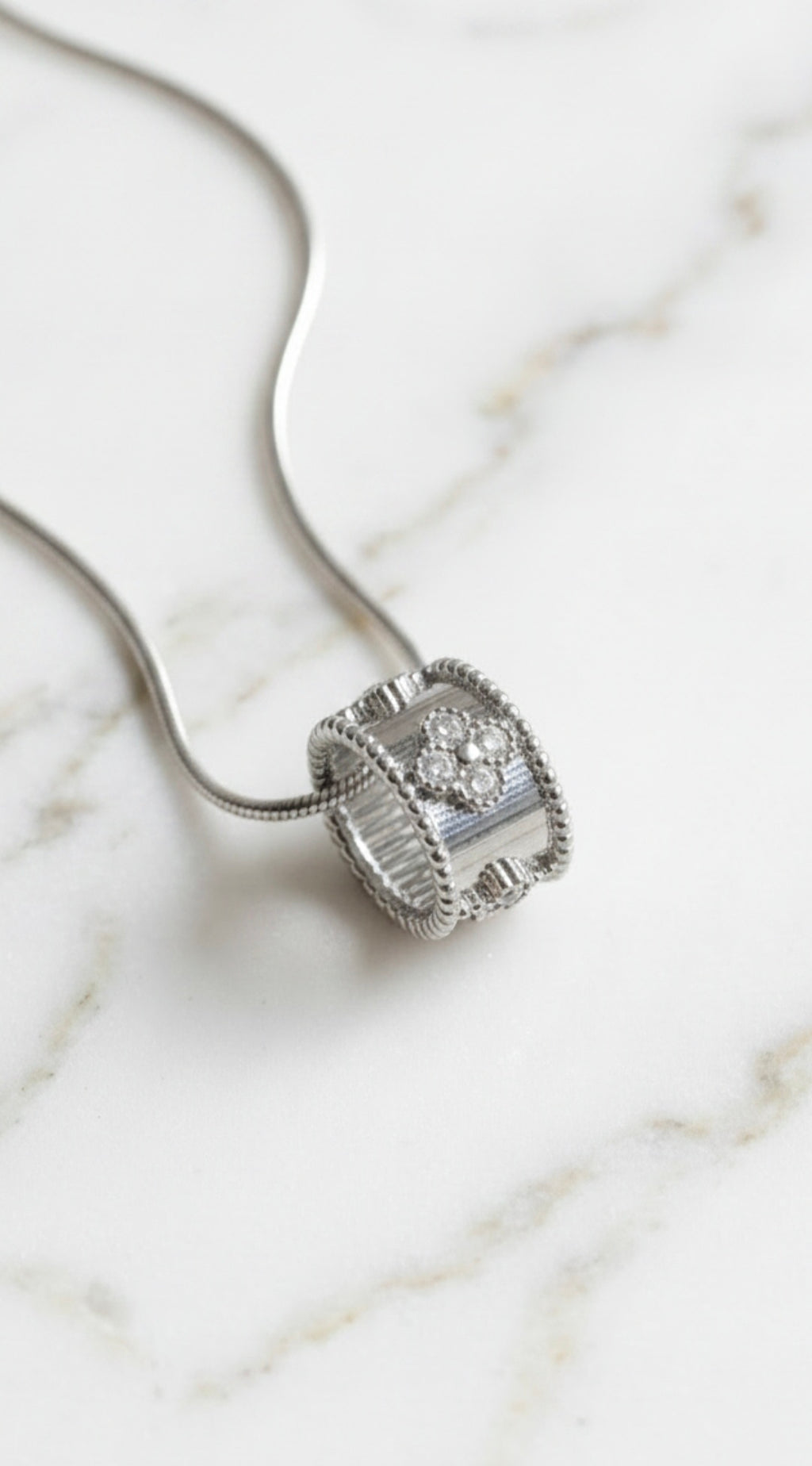 Clover Ring Barrel Pendant Silver