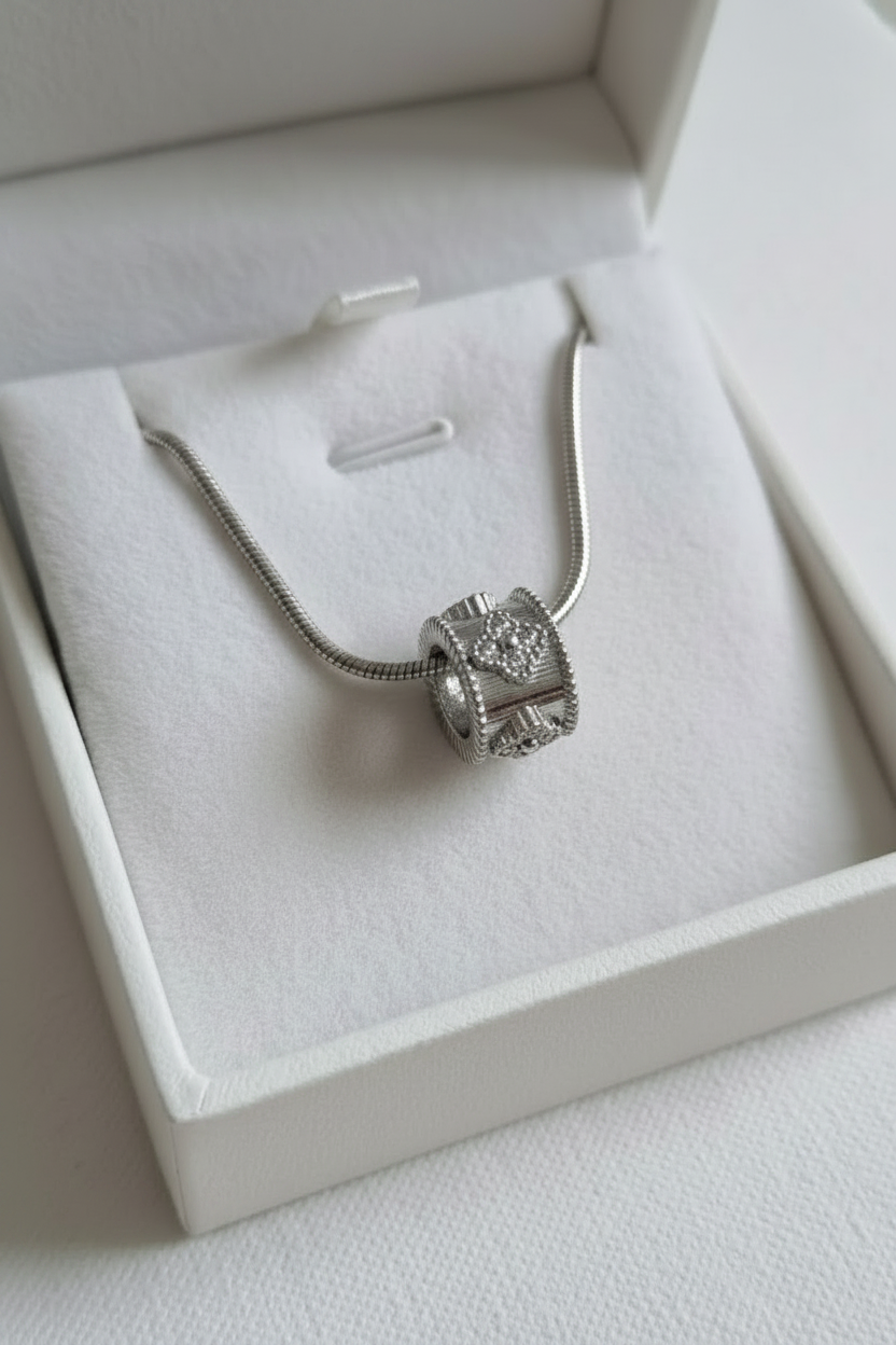 Clover Ring Barrel Pendant Silver