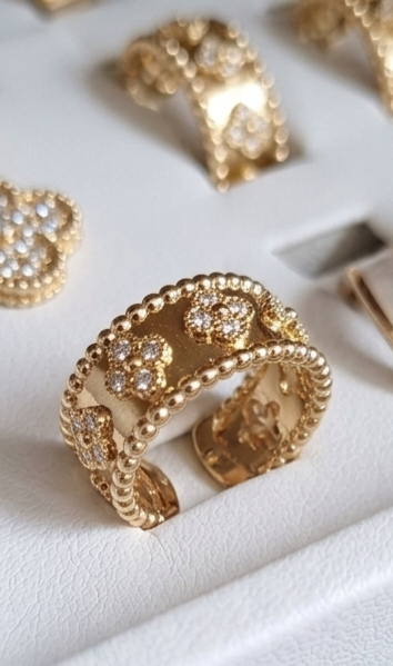 Gold clover adjustable ring