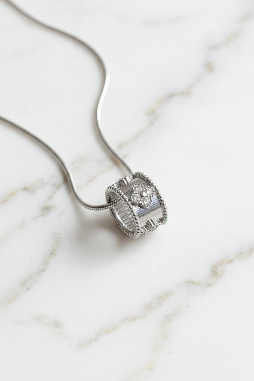 Clover Ring Barrel Pendant Silver
